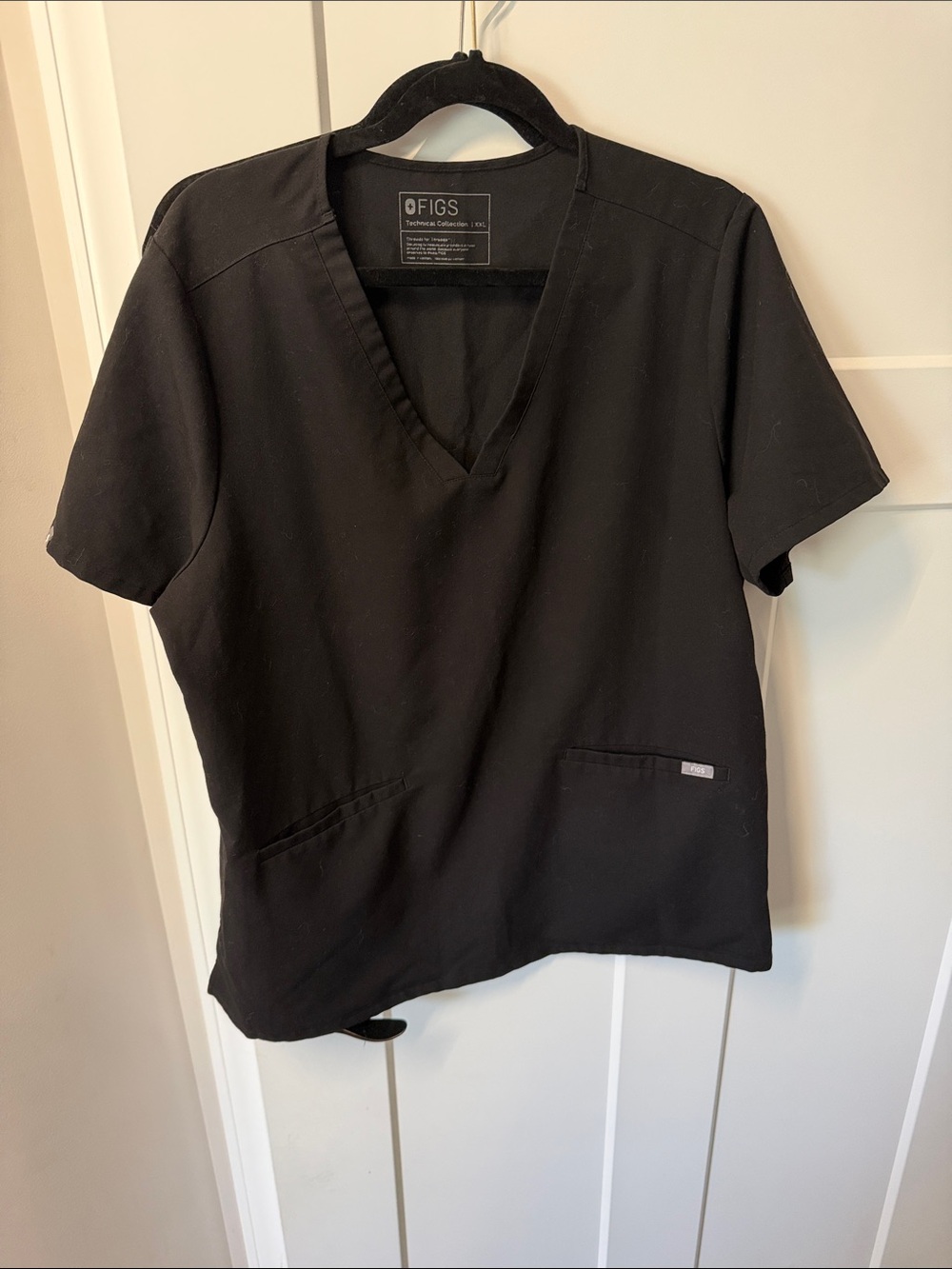 Figs Women’s Black V-Neck Short Sleeve Scrub Top